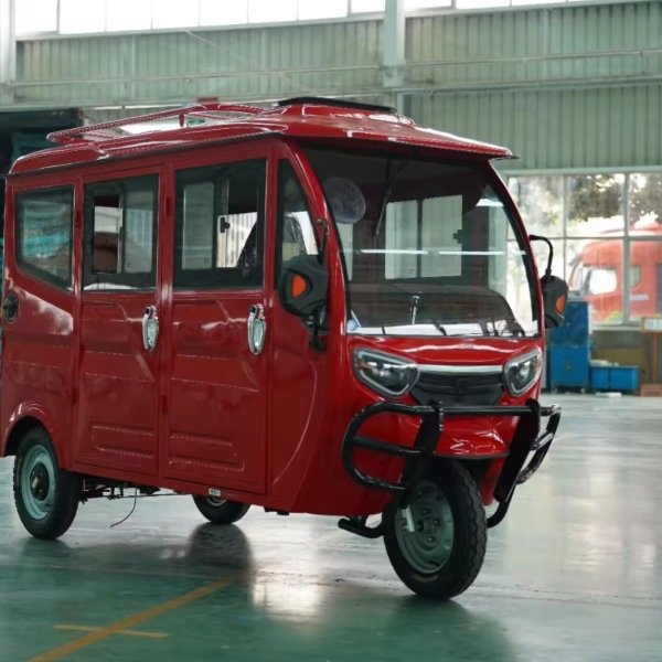 High-Power 60V 1500W Enclosed Electric Tricycle 3-Wheel Bajaj Taxi Rickshaw Tuk Tuk Cargo Closed Scooter for Passengers